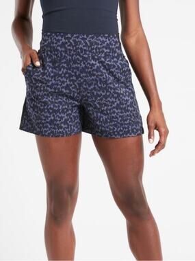 Athleta Brooklyn Printed Shorts Black Leopard Size 18 Athletic Allure Navy